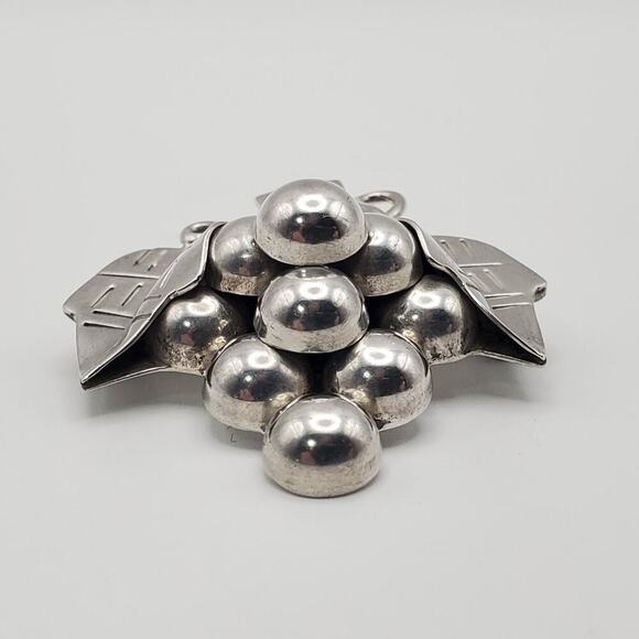 Vintage 925 Taxco Mexico Sterling Silver Grapes Brooch / Pendant - Picture 2 of 8